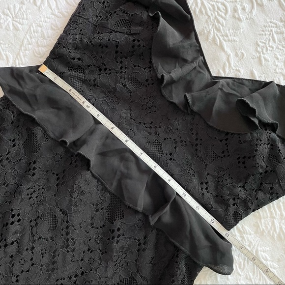 NWOT Lulus of Romance Black Lace Cold-Shoulder Midi Dress XSmall - Picture 7 of 9
